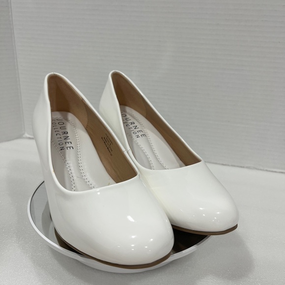 Journee‎ Collection Luu Womens Round Closed Toe Block Heel Pumps. Size: 6M White - Picture 3 of 8